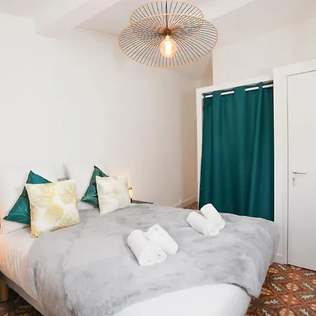 Le Pied A Terre De La Cite - Parking Au Pied De La Cite