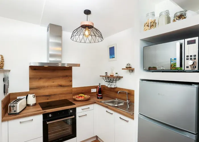 Le Pied A Terre De La Cite - Parking Au Pied De La Cite