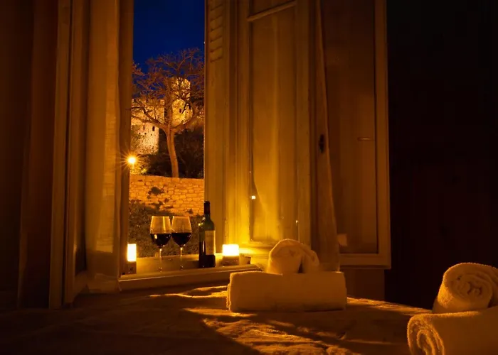 Le Pied à Terre De La Cité - Parking Au Pied De La Cité